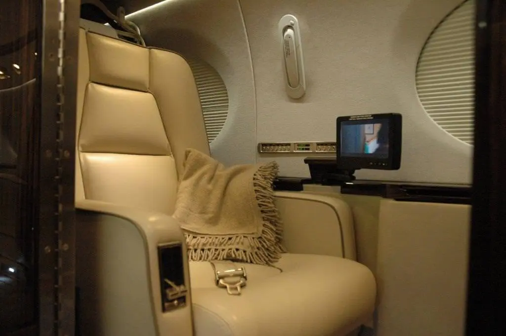 2007_g550_sold_personal_tv_chair